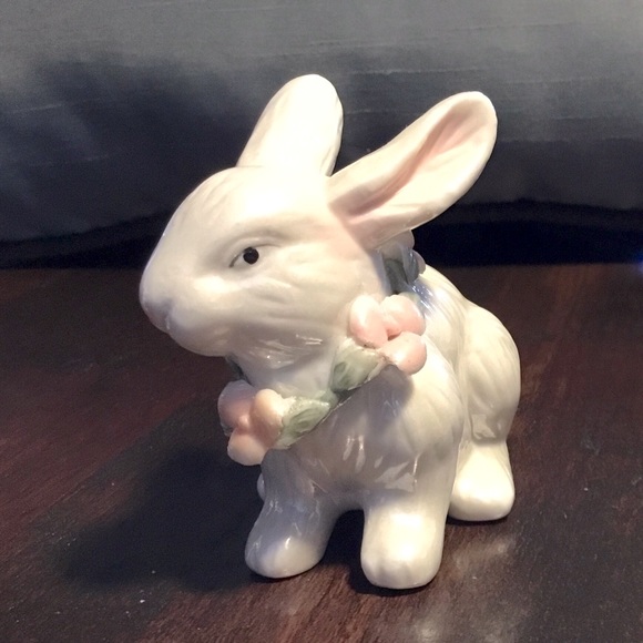 🐇Set of Sweet Easter Bunnies - Glossy White Ceramic -🐇 - Picture 2 of 9